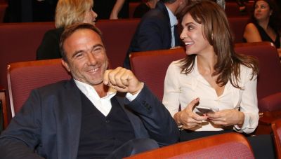 Ο Πέτρος Κόκκαλης, στην επίσημη πρεμιέρα της θεατρικής παράστασης που πρωταγωνιστεί η Δήμητρα Ματσούκα