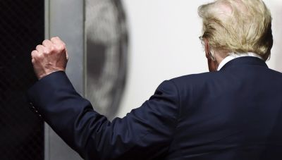 Τραμπ: Έδωσε χάρτη με τον Καναδά προσαρτημένο στις ΗΠΑ