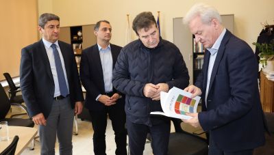 Καλοκαιρινός – Χρυσοχοΐδης: Στο επίκεντρο το μνημόνιο συνεργασίας μεταξύ Δήμου με Υπουργείο και η λαϊκή αγορά της Ν. Αλικαρνασσού