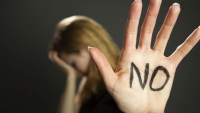 Κακοποίηση στην Κρήτη: Από τη σιωπή στις καταγγελίες - Τι αναφέρει στο newshub.gr η Μαίρη Παχιαδάκη (Βίντεο)