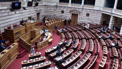 Απόσυρση της τροπολογίας για το άσυλο ζητούν τα κόμματα της Αριστεράς