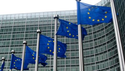 Κομισιόν: Δηλώνει ενήμερη για την τρίμηνη αναστολή εξέτασης ασύλου της ελληνικής κυβέρνησης
