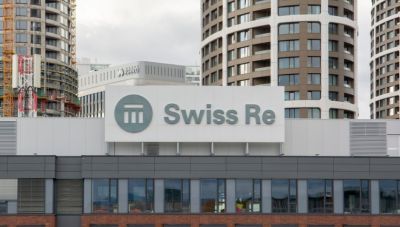 Swiss Re Institute: Οι δασμοί των ΗΠΑ αναμένεται να επιβραδύνουν την παγκόσμια οικονομία και την ανάπτυξη ασφαλίστρων