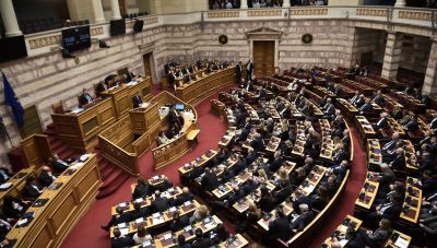 Βουλή: Live η συζήτηση της τροπολογίας για το μεταναστευτικό