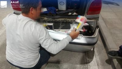 Τα ευρήματα από τους τελωνειακούς ελέγχους της ΑΑΔΕ: Τσιγάρα αντί για οδοντόπαστες, πλαστοί πίνακες και 