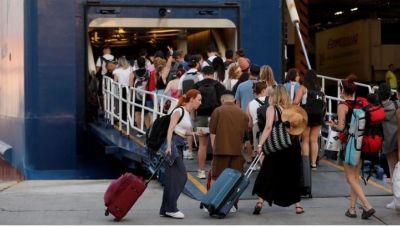 Κορυφώνεται η έξοδος των αδειούχων του Ιουλίου-«Τσουχτερές» οι τιμές των εισιτηρίων