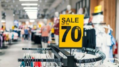 Στον «πυρετό» των θερινών εκπτώσεων η αγορά-Ανοιχτά την Κυριακή τα καταστήματα