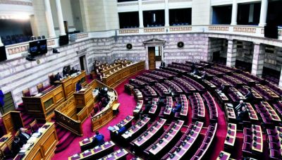Βουλή: Ξεκίνησε η ψηφοφορία για Καραμανλή - Αποχώρησε σχεδόν σύσσωμη η αντιπολίτευση