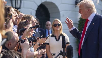 Τραμπ: «50-50» οι πιθανότητες για εμπορική συμφωνία με την ΕΕ – Πιθανόν και λιγότερες