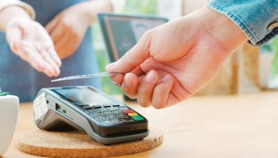 Χωρίς μετρητά πληρώνουν οι Ευρωπαίοι πολίτες – Τι δείχνουν τα στατιστικά της EKT