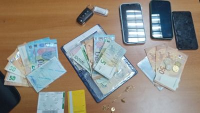Ηράκλειο: Με χειροπέδες τρία νεαρά άτομα-Είχαν διαπράξει 8 απάτες με λεία χρήματα και κοσμήματα αξίας άνω των 38.000 ευρώ
