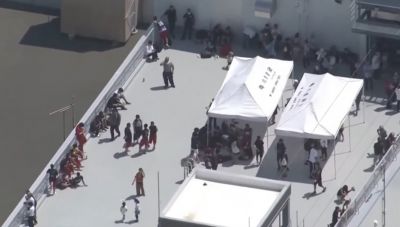 Ιαπωνία: Άνθρωποι ανεβαίνουν στις στέγες των κτιρίων μετά τις προειδοποιήσεις για τσουνάμι