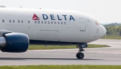 Αναγκαστική προσγείωση αεροσκάφους της Delta λόγω αναταράξεων-Πάνω από 20 οι τραυματίες