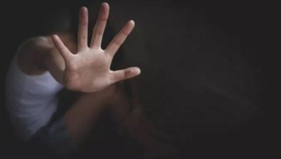 Ομαδικός βιασμός 14χρονης: Συνελήφθη και η μητέρα ενός εκ των κατηγορουμένων – Πώς προσέγγισαν το κορίτσι