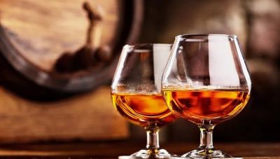 Kίνα: Δασμοί έως 35% στο ευρωπαϊκό μπράντι