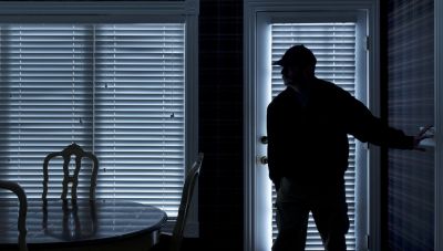 Θεσσαλονίκη: Συνελήφθησαν 43χρονος και 29χρονη για διαρρήξεις καταστημάτων και οικιών