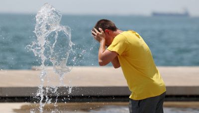Σε «κλοιό» καύσωνα από σήμερα η χώρα-Τους 42°C θα αγγίξει ο υδράργυρος