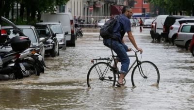 Μετά τον καύσωνα, κακοκαιρία «σαρώνει» την Ιταλία - Έβρεξε όσο βρέχει σε 15 ημέρες