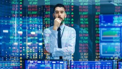 Σε θέση αναμονής οι αγορές – Στο επίκεντρο δασμοί και κεντρικές τράπεζες