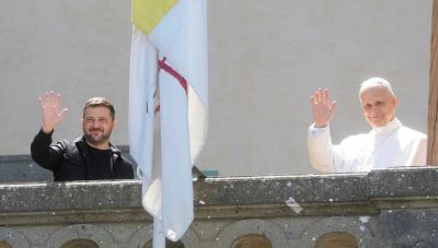 Πάπας Λέων σε Ζελένσκι: Το Βατικανό είναι πρόθυμο να φιλοξενήσει τις ειρηνευτικές συνομιλίες