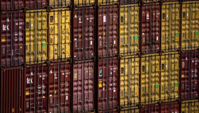 Δασμοί: Τι θα κάνει η ΕΕ εάν ο Τραμπ πατήσει το κουμπί