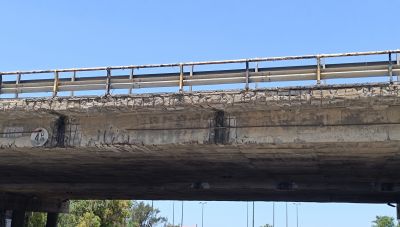 Ηράκλειο: Δημόσιος κίνδυνος η γέφυρα στον κόμβο Νέας Αλικαρνασσού – Σαθρό το σκυρόδεμα, εκτεθειμένα σίδερα
