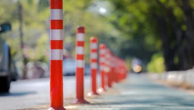 Ηράκλειο: Τοποθετούν κολωνάκια και στην λεωφόρο 62 Μαρτύρων - Χθες μπήκαν στο 2ο τμήμα της παραλιακής