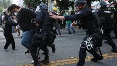 Σε κατάσταση έκτακτης ανάγκης το Λος Αντζελες – Τραμπ: «Εισβολή από ξένους εχθρούς»