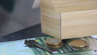 Oι αλλαγές για ενοικιαστές, ιδιοκτήτες και επιχειρήσεις από την υποχρεωτική πληρωμή των ενοικίων μέσω τραπεζών