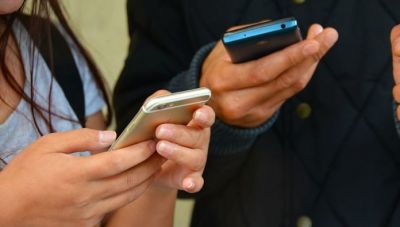 Ιταλία: Aπό τον Σεπτέμβριο θα απαγορεύεται η χρήση κινητών στα λύκεια της χώρας