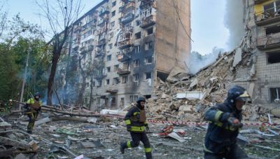 Ουκρανία: Μεσίστιες σημαίες στο Κίεβο για τους 28 νεκρούς από τα πρόσφατα ρωσικά πλήγματα