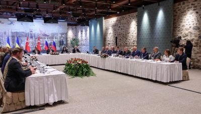 Ξεκίνησαν οι κρίσιμες συνομιλίες για την Ουκρανία στην Κωνσταντινούπολη