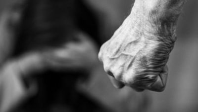 Ηράκλειο: Δυο νέα περιστατικά ενδοοικογενειακής βίας - Χειροπέδες σε 24χρονο και 82χρονο