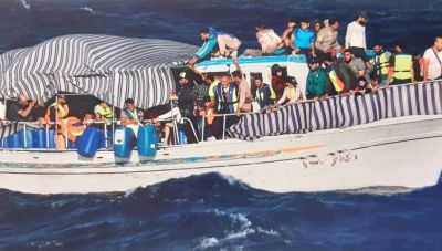 Κατά εκατοντάδες φθάνουν πλέον οι μετανάστες στη ν. Κρήτη-Νέα καραβιά στους Καλούς Λιμένες