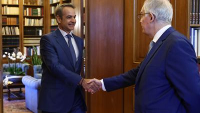 Συνάντηση Μητσοτάκη – Τασούλα: Θα σταλούν πολεμικά πλοία στα χωρικά ύδατα έξω από τη Λιβύη για τις ροές μεταναστών