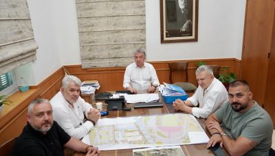 Συνάντηση Περιφερειάρχη Κρήτης με τον Δήμαρχο Φαιστού για το αθλητικό κέντρο ΑμεΑ στον Αφραθιά