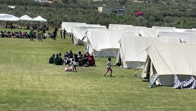 Οι μετανάστες στον Τσεσμέ φιλοξενήθηκαν χάρη στην κοινωνία και τις Αρχές - «Βολές» από Λιονή για την απουσία του Υπουργείου