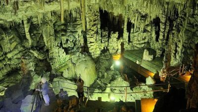 Σιωπή και Ευθύνες για το Δικταίο Άντρο και την Πλατεία Ευρώπης – Καταγγελίες για αδράνεια και εγκατάλειψη