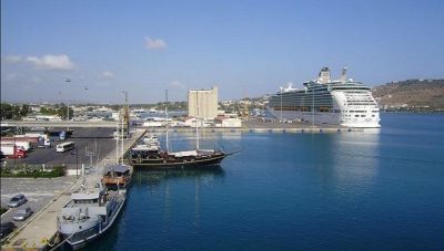 Κρήτη: Κινητοποίηση στο λιμάνι της Σούδας όταν γυναίκα βρέθηκε στο νερό