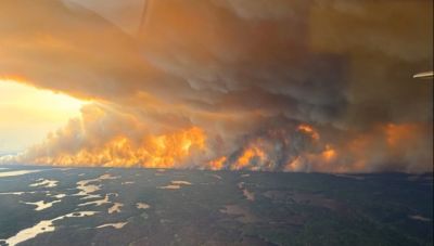 Πύρινη κόλαση στον Καναδά: Ο καπνός από τις δασικές πυρκαγιές κάλυψε το ένα τρίτο των ΗΠΑ