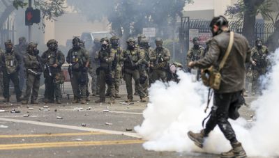 Σοβαρά επεισόδια στο Λος Άντζελες για τις μαζικές συλλήψεις μεταναστών: Στους δρόμους η Εθνοφρουρά!