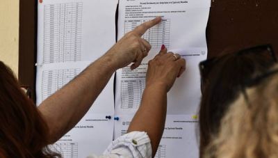 Πανελλήνιες 2025: Τι ισχύει φέτος με τις βάσεις - Πώς διαμορφώνεται το τοπίο