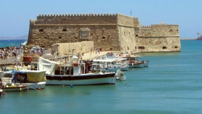 Ηράκλειο: Η βύθιση σκάφους στο λιμάνι προκάλεσε μικρή ρύπανση - Στο 