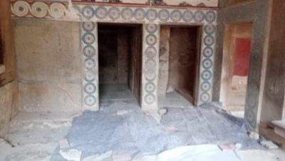 Κνωσσός: Πολλές αντιδράσεις για το κατεστραμμένο αντίγραφο των δελφινιών – Εντολή Μενδώνη για άμεση αποκατάσταση