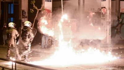 Εξάρχεια: Επεισόδια τα ξημερώματα - Τραυματίστηκαν 3 αστυνομικοί, έγιναν 7 συλλήψεις