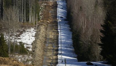 Η Φινλανδία ολοκλήρωσε τα πρώτα 35 χιλιόμετρα του τείχους που κατασκευάζει στα σύνορα με τη Ρωσία