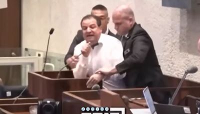 Ισραήλ: Βουλευτής καταδίκασε τον πόλεμο στη Γάζα και τον… πήραν σηκωτό από το βήμα της Κνεσέτ