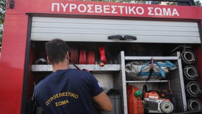 Φωτιά σε διαμέρισμα στην Πανόρμου - Επιχειρούν ισχυρές δυνάμεις της Πυροσβεστικής