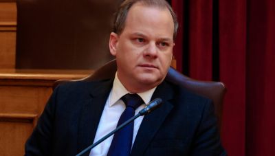 Προανακριτική για Τέμπη: Η αντιπολίτευση «κατακεραυνώνει» την κυβέρνηση για την πρόταση διερεύνησης ευθυνών του Κώστα Αχ. Καραμανλή