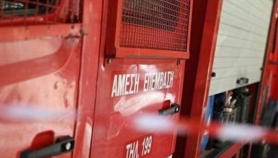 Καλλιθέα: Φωτιά ξέσπασε σε διαμέρισμα - Έχει εγκλωβιστεί ηλικιωμένος στο μπαλκόνι